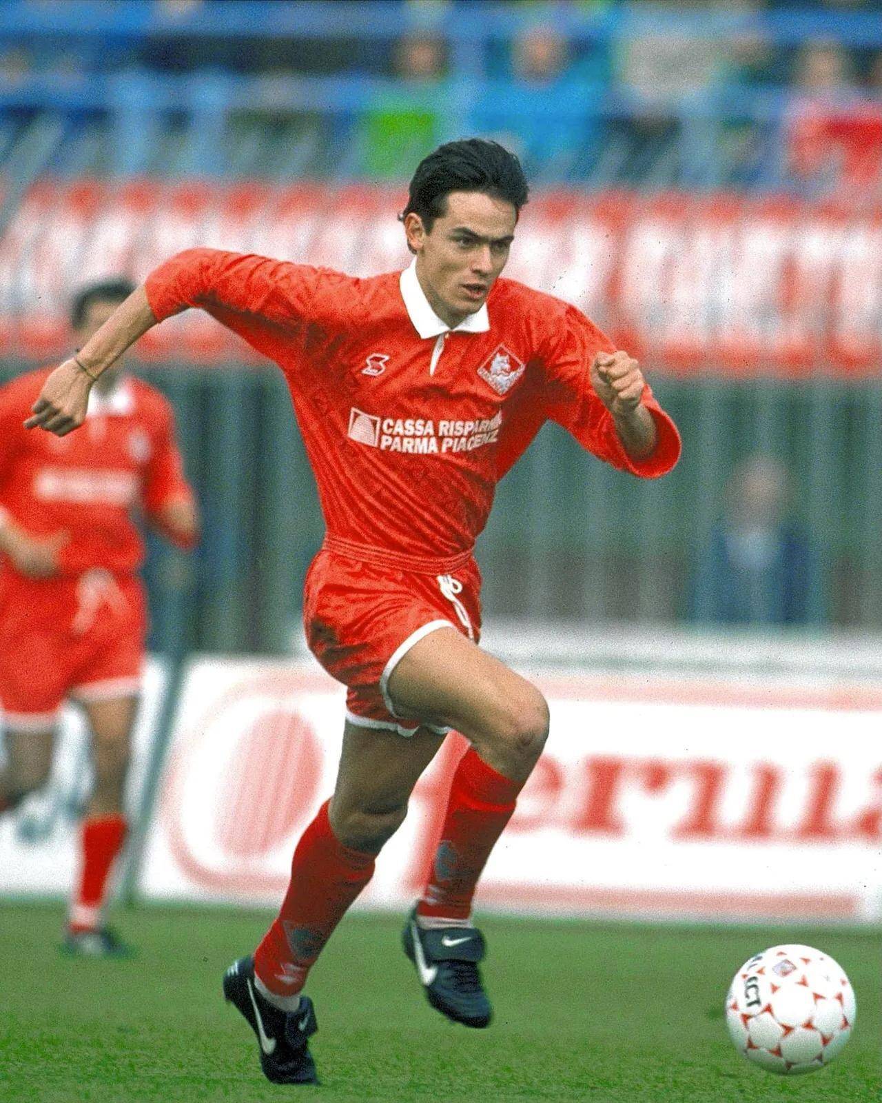 详解棒球规则中的“手套尺寸标准”防止通过特殊装备获取不当利益